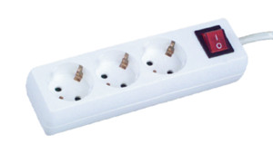 BASE MULTIPLE 3 TOMAS CON INTERRUPTOR CABLE 1.5m NEGRA