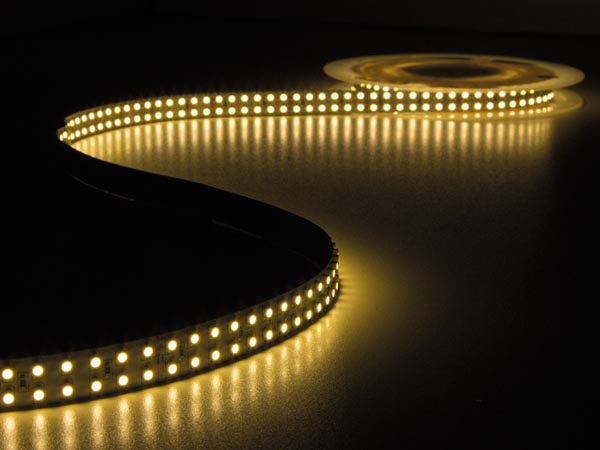 CINTA DE LEDs FLEXIBLE  COLOR BLANCO CLIDO 2700K  1200 LEDs  5m  24V