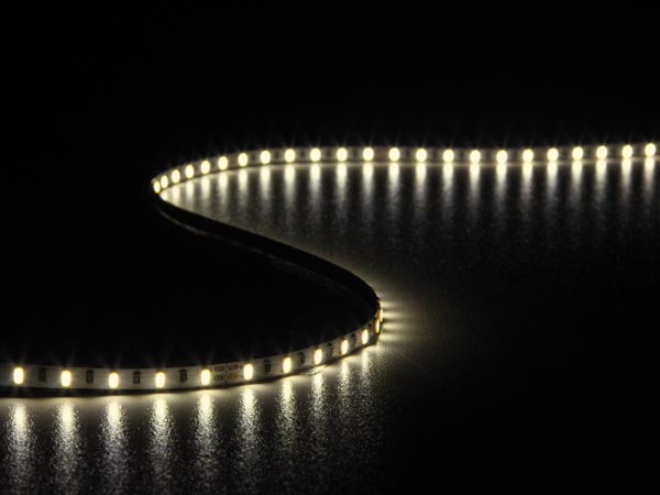 CINTA DE LEDs FLEXIBLE  COLOR BLANCO CLIDO 2700K  600 LEDs  5 m  24 V