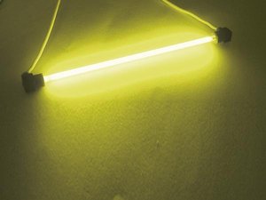 TUBO FLUORESCENTE DE CATODO FRIO COLOR AMARILLO 15000h