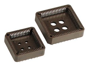 ZOCALO CHIPCARRIER EN PLASTICO NEGRO  68 CONTACTOS